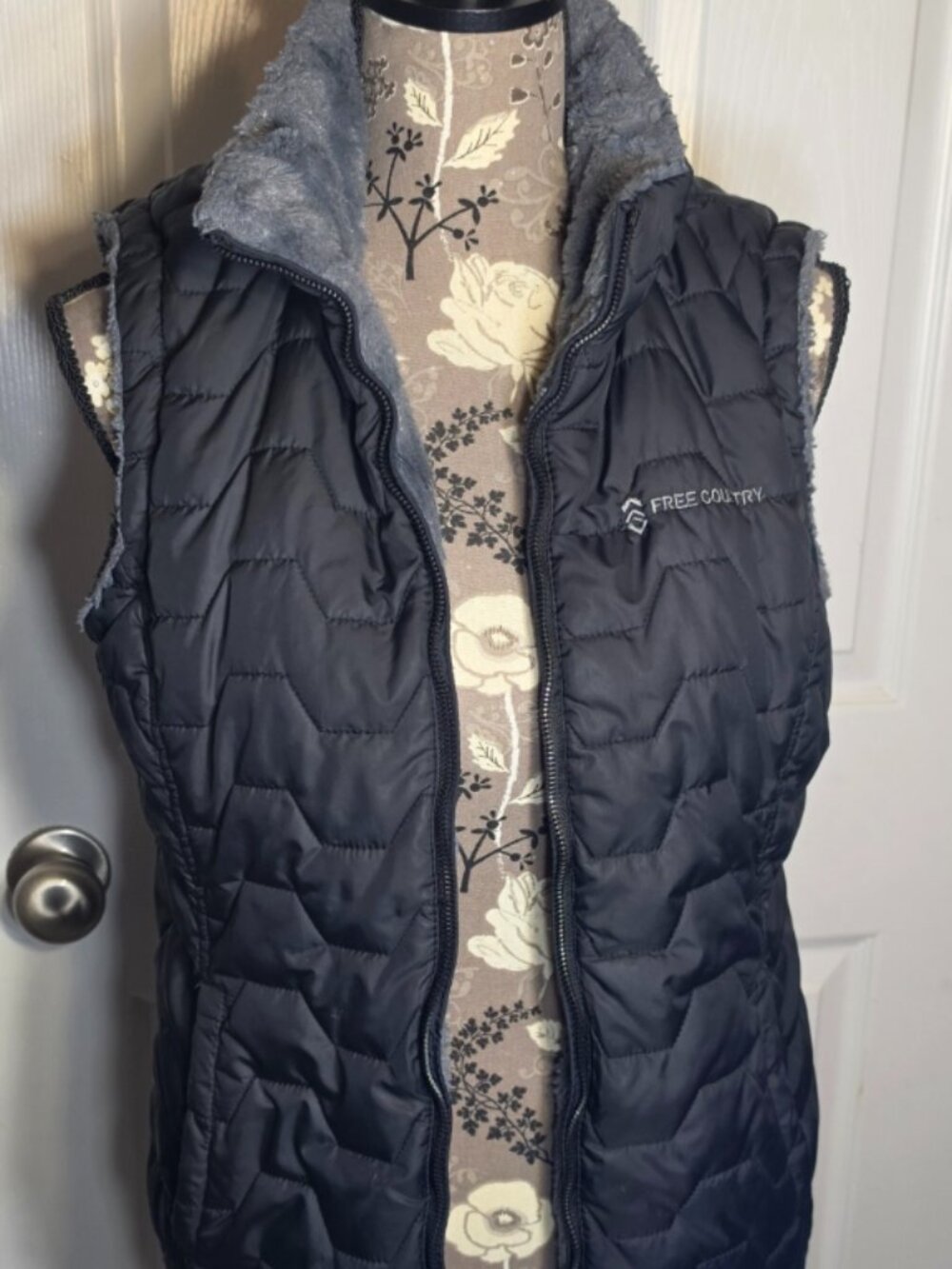 Black Quilted Fleece‑Lined Vest (M)